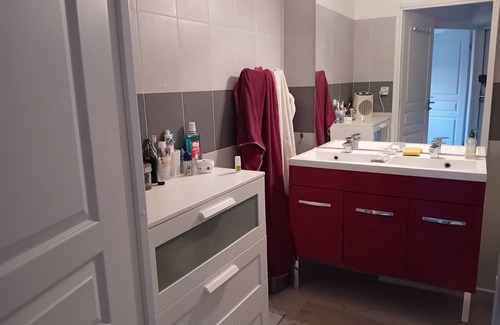 La Farlede Appartement | appartement T3 en centre ville, supermarchés 100 m. idéal couple 2 enfants