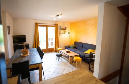 Embrun Appartement | T3 au Plan d’eau d’Embrun avec Garage et Terrasse