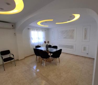Hai Menaouer Appartement | T3 cosy et spacieux 115m2 entièrement rénové avec clim