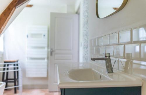 Gennes-Val-de-Loire Appartement | T3 Duplex dépendance du Château