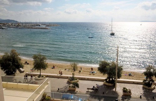 Le Lavandou Appartement | T3 plein centre, 2* front de mer première ligne CALME, Propriétaires à proximité