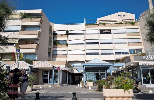 Le Lavandou Appartement | T3 plein centre, 2* front de mer première ligne CALME, Propriétaires à proximité