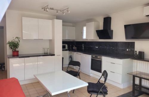 Boulouris-sur-Mer Appartement | T3 RDJ south, Sea exit from residence