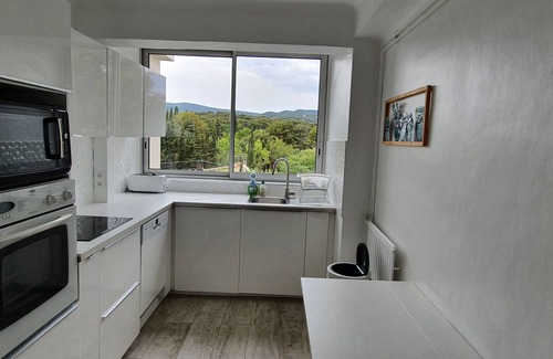La Ciotat Appartement | T3 rénové 67m² - 250m des plages - 6 pers - parking - proche commerces et resto