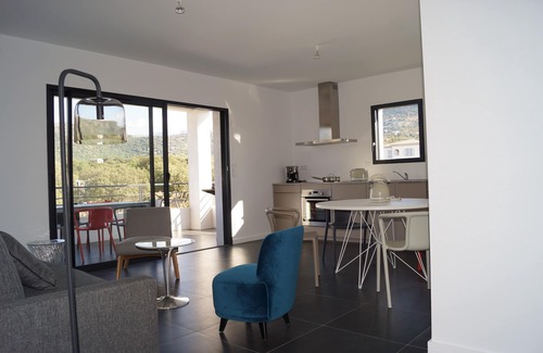 Monticello Appartement | Appartement T3 charme, tout confort et piscine
