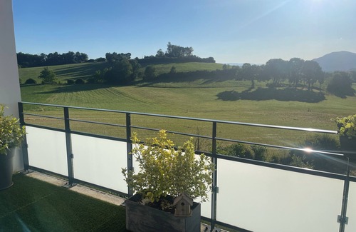 Annecy-le-Vieux Appartement | T4 with large terrace and view of nature and mountains, quiet, in Annecy le Vieux