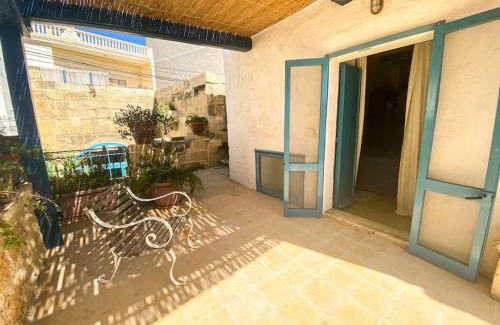 Zebbug Villa | Ta'Giannmarie Farmhouse.Traditional farmhouse with large private pool.