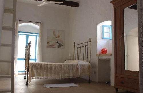 Zebbug Villa | Ta'Giannmarie Farmhouse.Traditional farmhouse with large private pool.