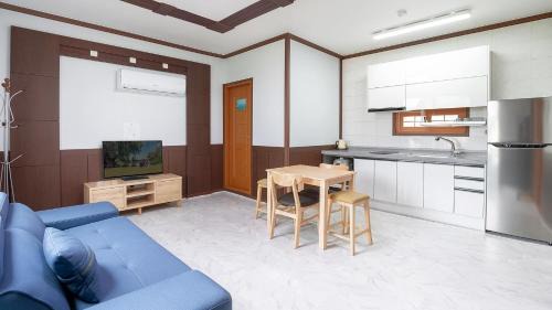 Changbun Maison | Taean Anmyeondo Lake and Sea Village Pension