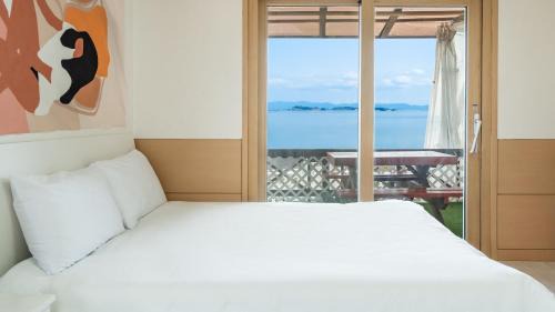 Nam Maison | Taean Tteulapbada Pension