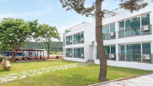 Kujanggul Maison | taean yeonpo haibada pension