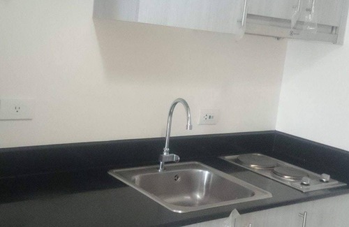 Malate Copropriété | TAFF AVE. MALATE MANILLE / MAISON DE LUXE AVEC WI-FI, TV. CÂBLE ET ENTIÈREMENT FU
