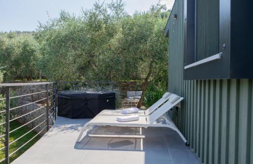 Taggia Maison | TAGGIASCA- Suite nel verde con piscina e terrazza privata