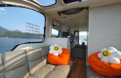 Tongyeong Location De Bateaux | Tagoja Caravanboat Stay