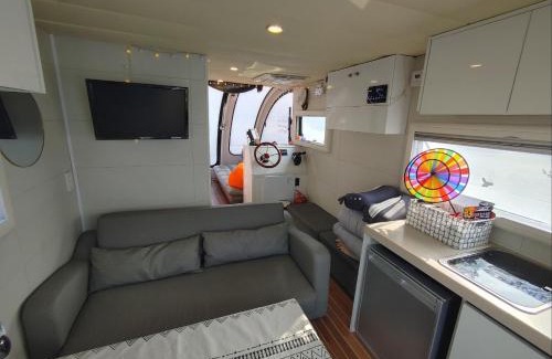 Tongyeong Location De Bateaux | Tagoja Caravanboat Stay