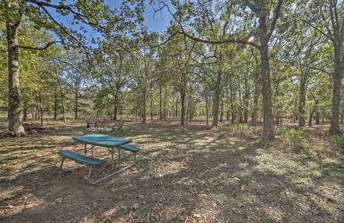 Scraper Maison | Tahlequah Duplex with Screened-in Porch and Fire Pit!
