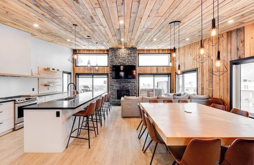 Saint Ferreol les Neiges Maison | Tahoe 10 - Modern 5 bedroom chalet for 18 people at Mont-Sainte-Anne