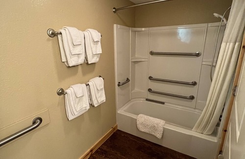 Paradise Hôtel | Tahquamenon Suites Lodging - One Bedroom Suite #6