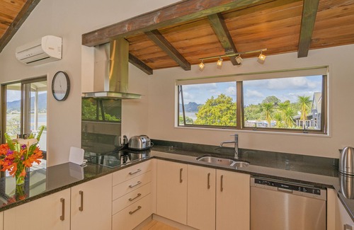 Tairua Maison | Tairua Harbour Views - Tairua Holiday Home