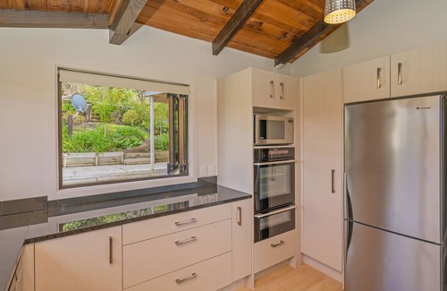 Tairua Maison | Tairua Harbour Views - Tairua Holiday Home
