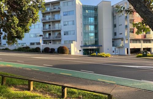 Takapuna Appartement | Takapuna Central Stylish 2BR Carpark Pool Aircon