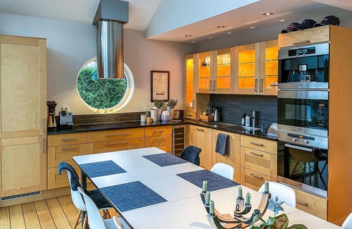 Vindafjord Maison | Take a break from everyday life in this fantastic vacation home right by the fjord.