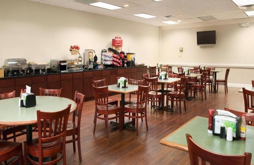 Tallahassee Maison | Take a Stroll at Myers Park! Relaxing Stay! Pets Allowed!