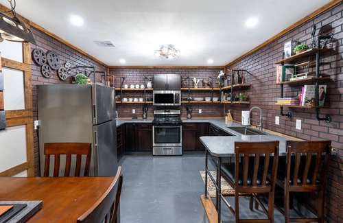 Springdale Maison | Take a trip to the Industrial Age in this centrally-located townhome.