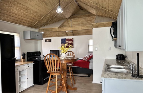 North Versailles Cottage | Take it easy at this unique and tranquil getaway.