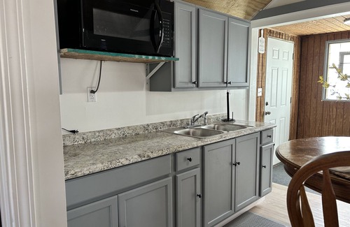 North Versailles Cottage | Take it easy at this unique and tranquil getaway.