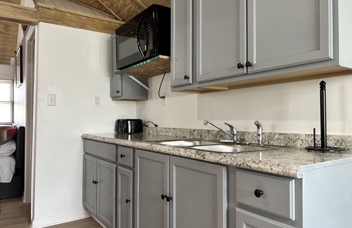 North Versailles Cottage | Take it easy at this unique and tranquil getaway.