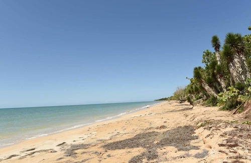 Little London Cabine | Take it easy at our eco friendly beach cabins where life meets nature .funfull
