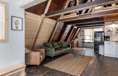 Centerville Cabine | Take it easy at this unique and tranquil getaway.