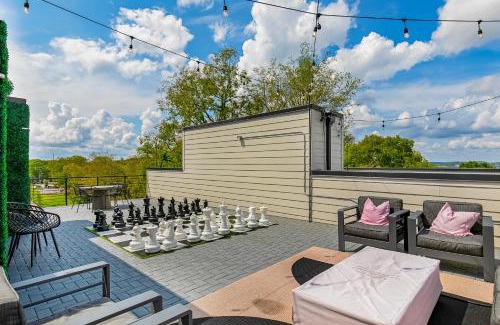 Hadley - Washington Maison | Taking Care of Business