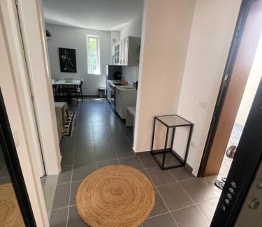 Sakës Appartement | Tale beachfront flat