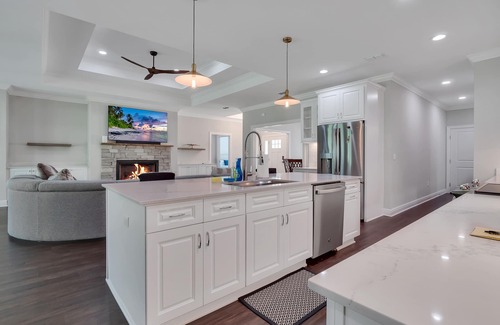 Tallahassee Maison | Tallahassee Luxury 4 bedrooms 3.5 baths, King Bed, and Home Movie Theatre