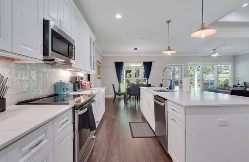 Tallahassee Maison | Tallahassee Luxury 4 bedrooms 3.5 baths, King Bed, and Home Movie Theatre