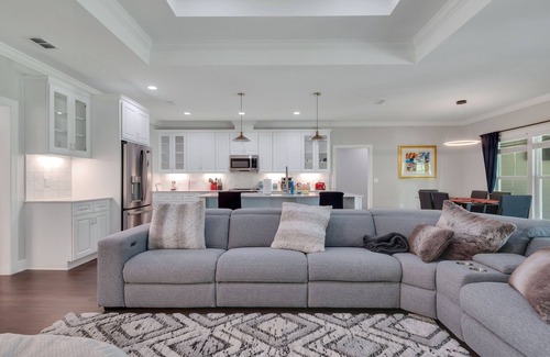 Tallahassee Maison | Tallahassee Luxury 4 bedrooms 3.5 baths, King Bed, and Home Movie Theatre