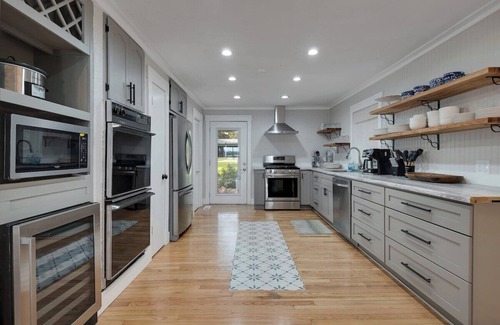 Quincy Maison | Talquin Time: Lakefront - Dock - Pool Table