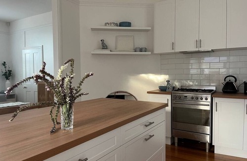 West Hobart Maison | Tamalin Cottage - A West Hobart Gem