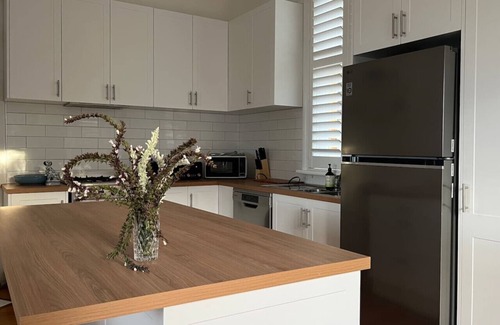 West Hobart Maison | Tamalin Cottage - A West Hobart Gem