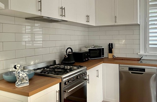 West Hobart Maison | Tamalin Cottage - A West Hobart Gem