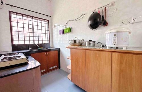 Taman Universiti Maison | TAMAN UNIVERSITI THREE BEDROOMS 6-10Pax UTM, SKUDAI