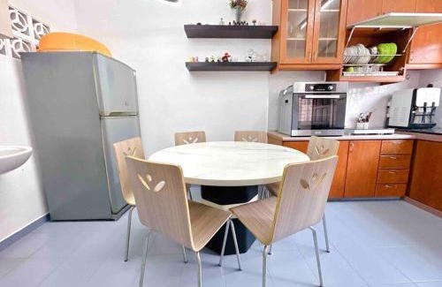 Taman Universiti Maison | TAMAN UNIVERSITI THREE BEDROOMS 6-10Pax UTM, SKUDAI