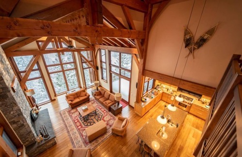 Revelstoke Cabine | Tamarack Lodge: Luxury Timber Frame Ski Lodge at Mountain Resort