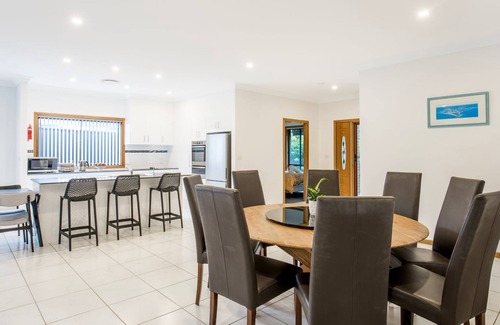 Sanctuary Point Maison | Tangerine - Pet Friendly - 3 Mins Walk to Beach
