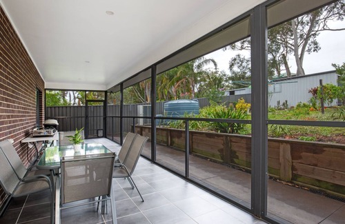 Sanctuary Point Maison | Tangerine - Pet Friendly - 3 Mins Walk to Beach