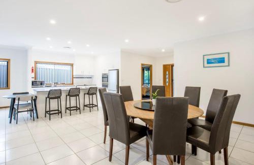Sanctuary Point Maison | Tangerine - Pet Friendly - 3 Mins Walk to Beach