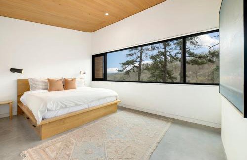 Rogers Maison | Tanglewood Cabin-Lake Access-Private-Modern