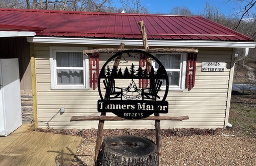 Warsaw Maison | Tanners Manor is in a peaceful setting on the end of a cove.